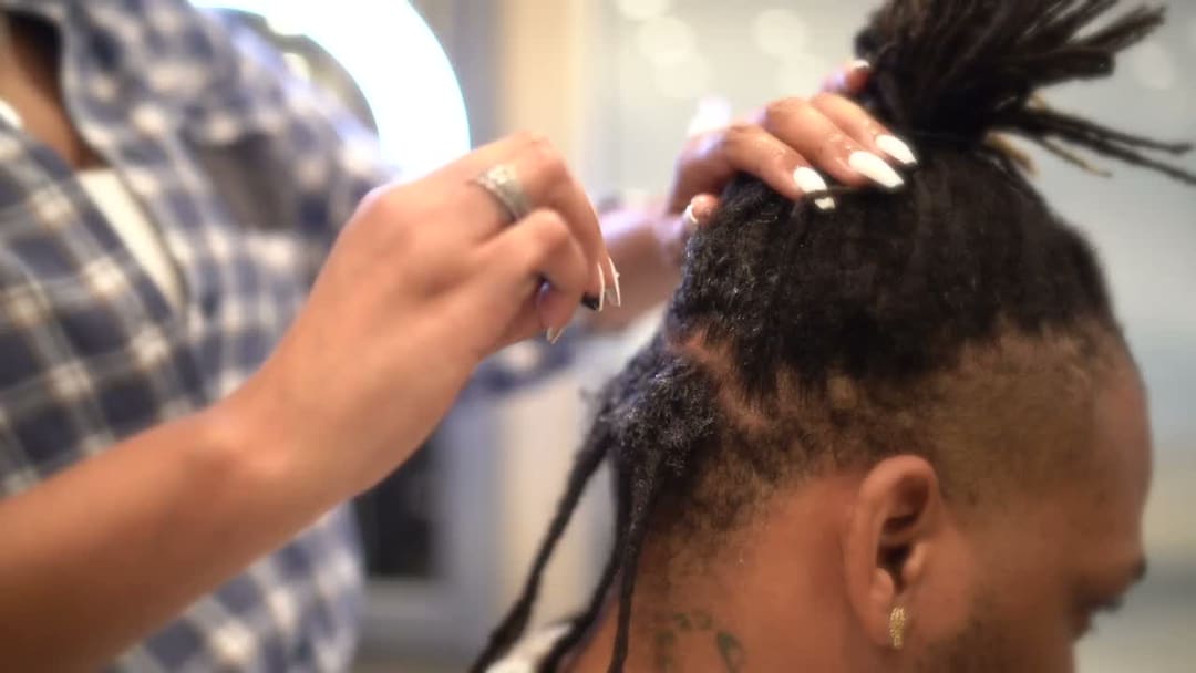 JB retwisting a client's locs